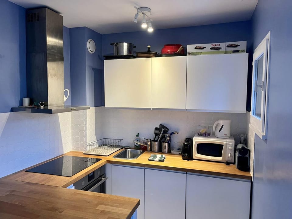 Coffee/tea facilities, dishwasher, minibar, pet friendly, stove, toaster, kitchen