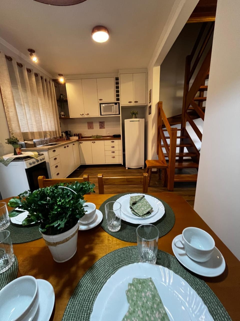 Kitchen or kitchenette, Dining area, stove