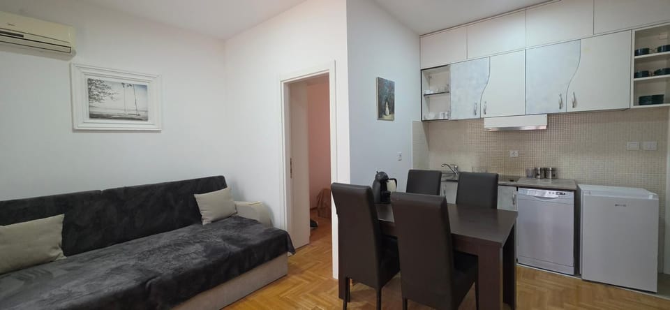 Living room, Seating area, Dining area, stove