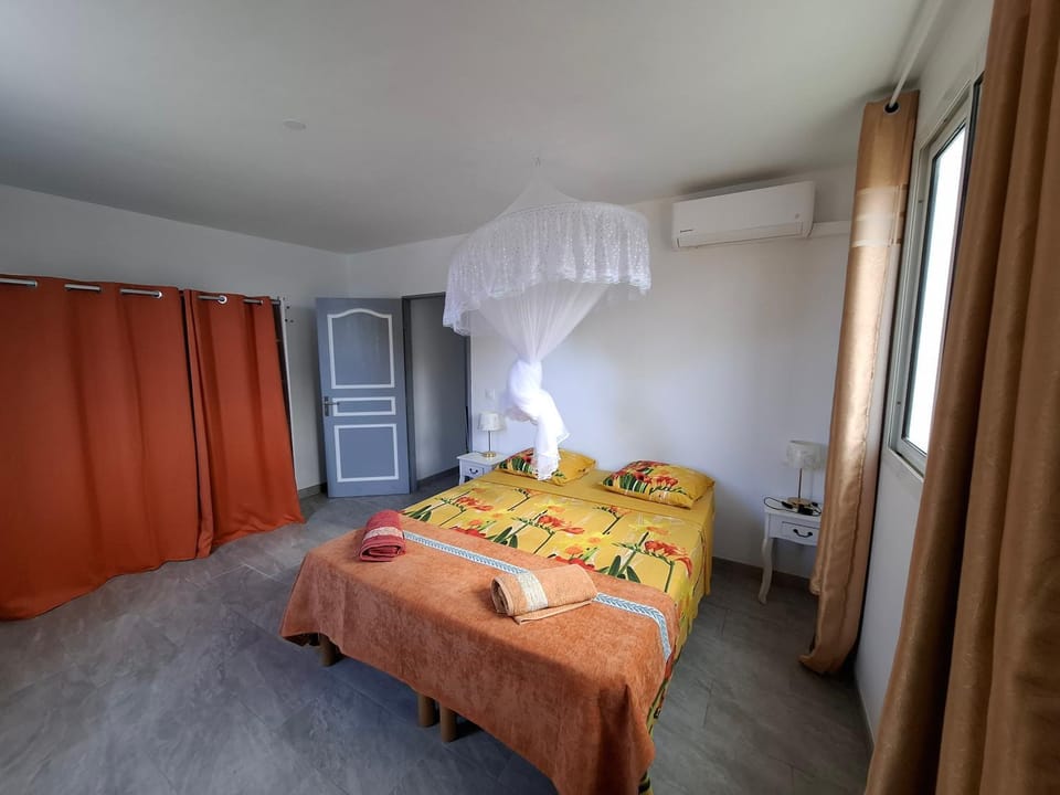 Bed, Photo of the whole room, Bedroom, air conditioner