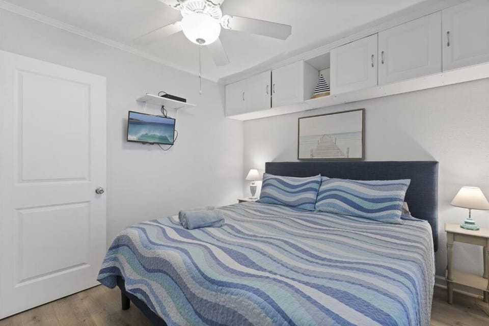 By The Sea: Gorgeous ocean views with balcony! Apartment in North Topsail Beach