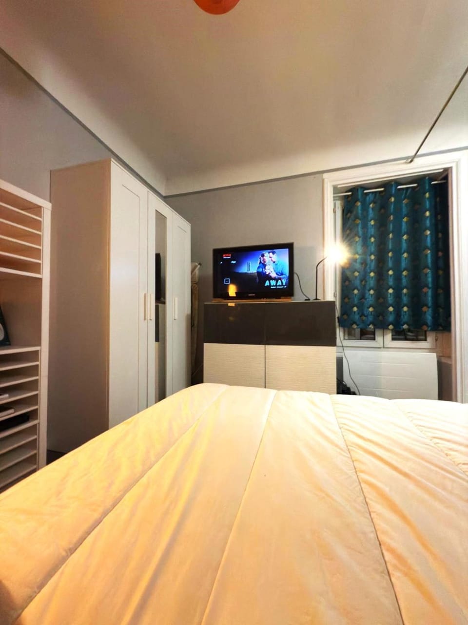 Photo of the whole room, Bedroom