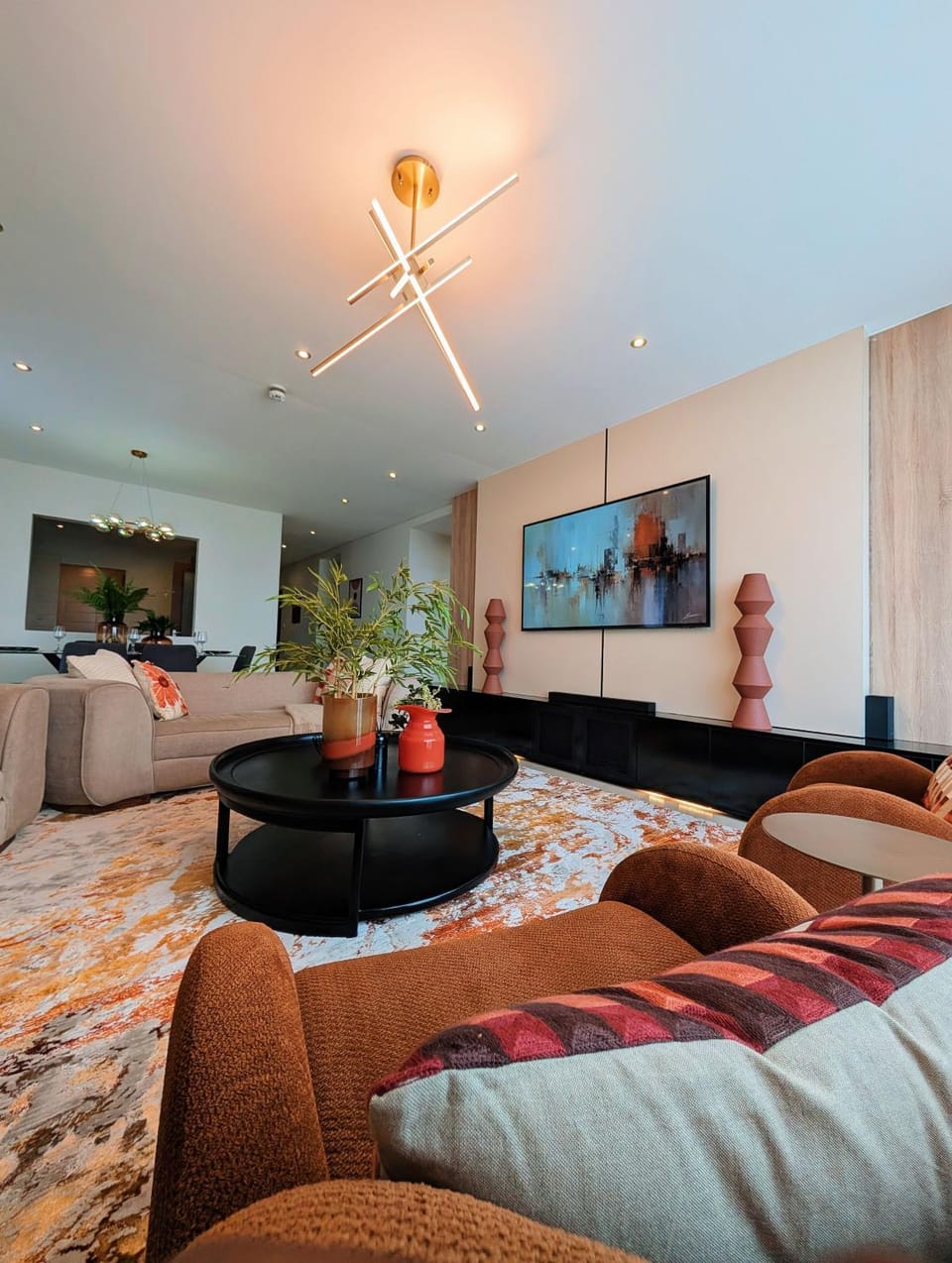 Luxury home 75”TV, 5mins from City Center & Beach Apartment in City of Dar es Salaam