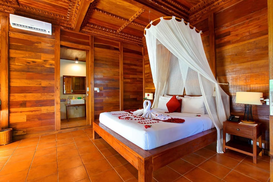 Bathroom, TV and multimedia, Balcony/Terrace, Decorative detail, Bedroom