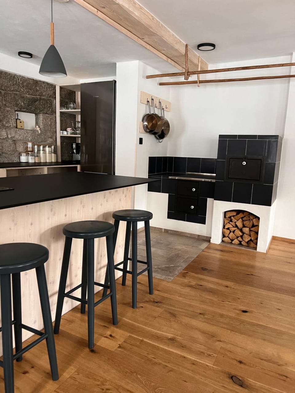 Kitchen or kitchenette, Dining area, pet friendly