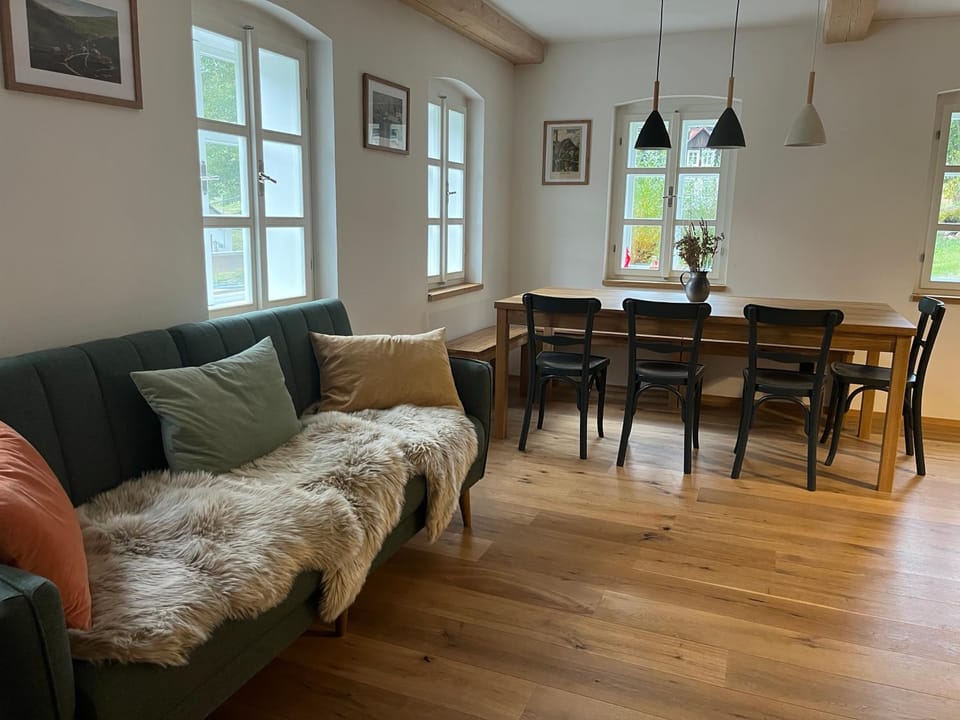 Living room, Seating area, Dining area