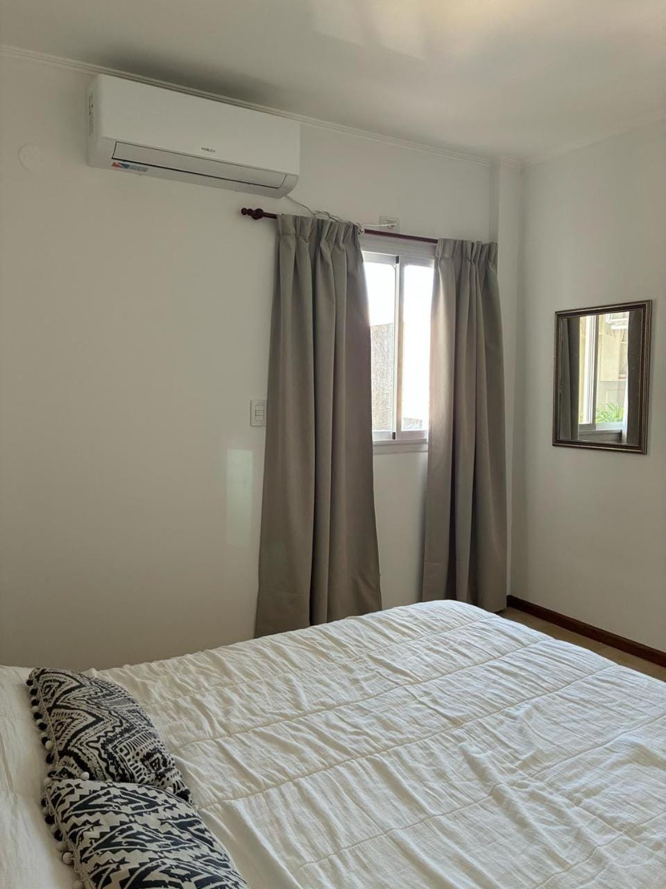Bed, Photo of the whole room, Bedroom, air conditioner