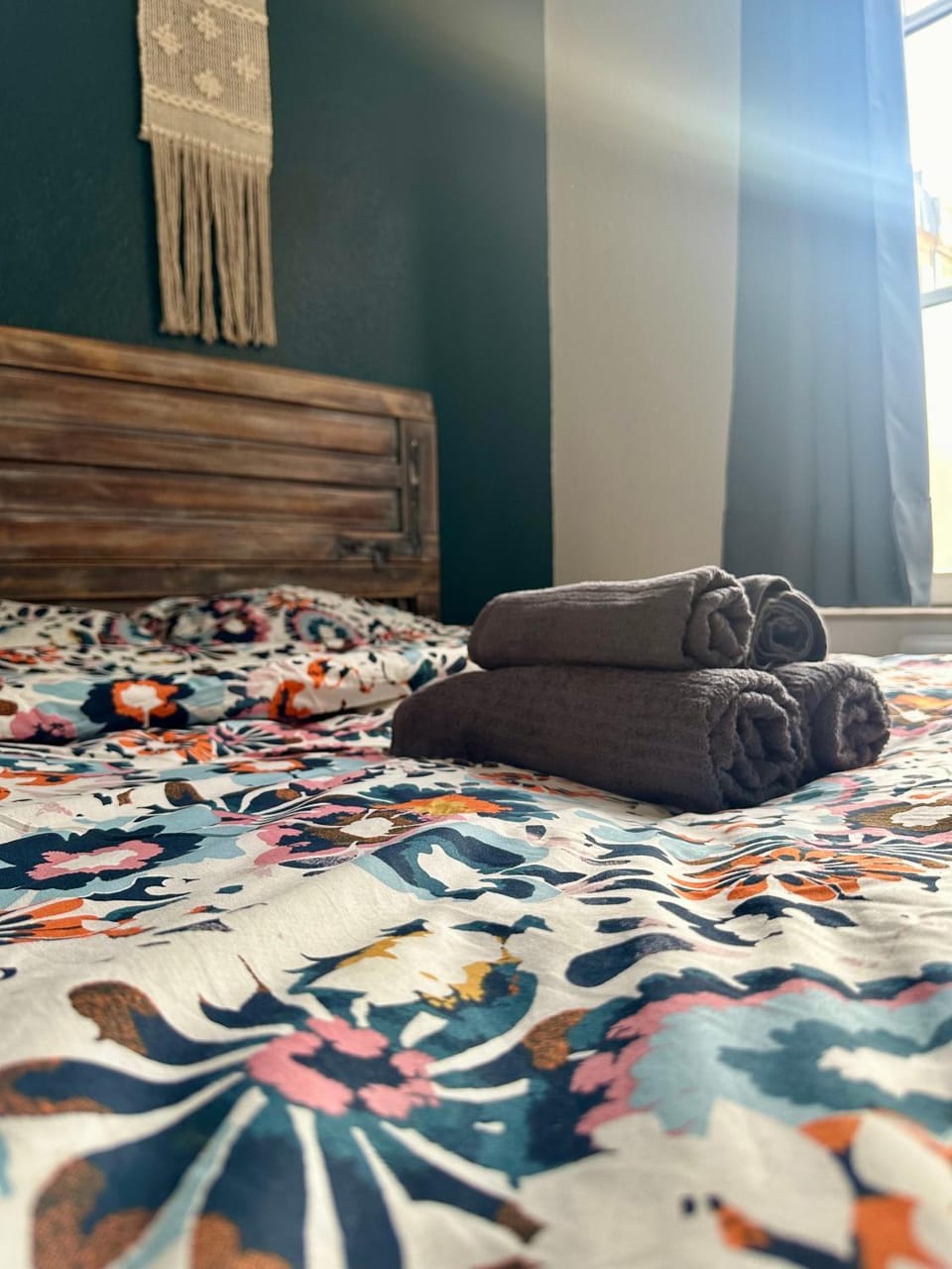 Bedroom, towels