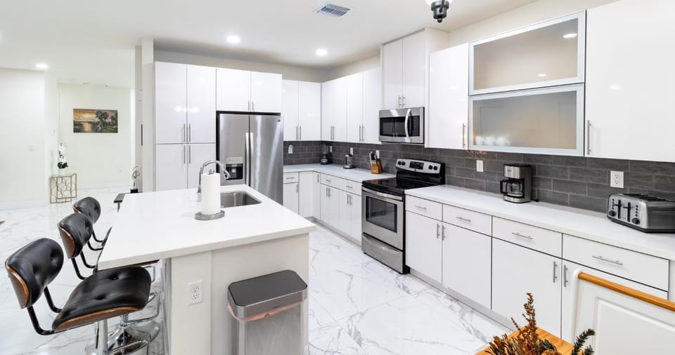 Coffee/tea facilities, Kitchen or kitchenette, minibar, pet friendly, toaster
