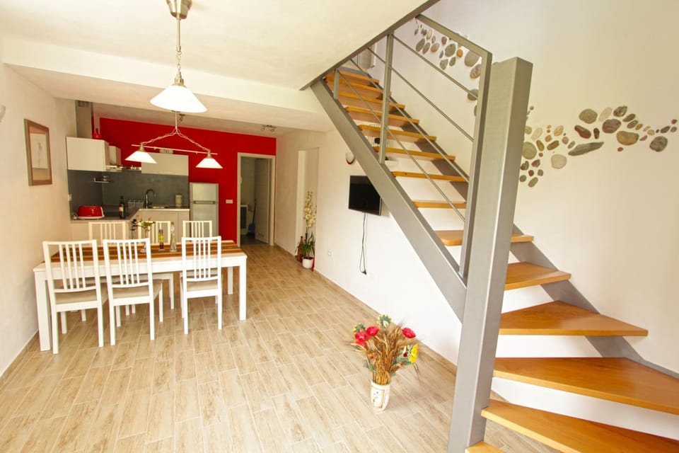 TV and multimedia, Kitchen or kitchenette, Living room, Dining area