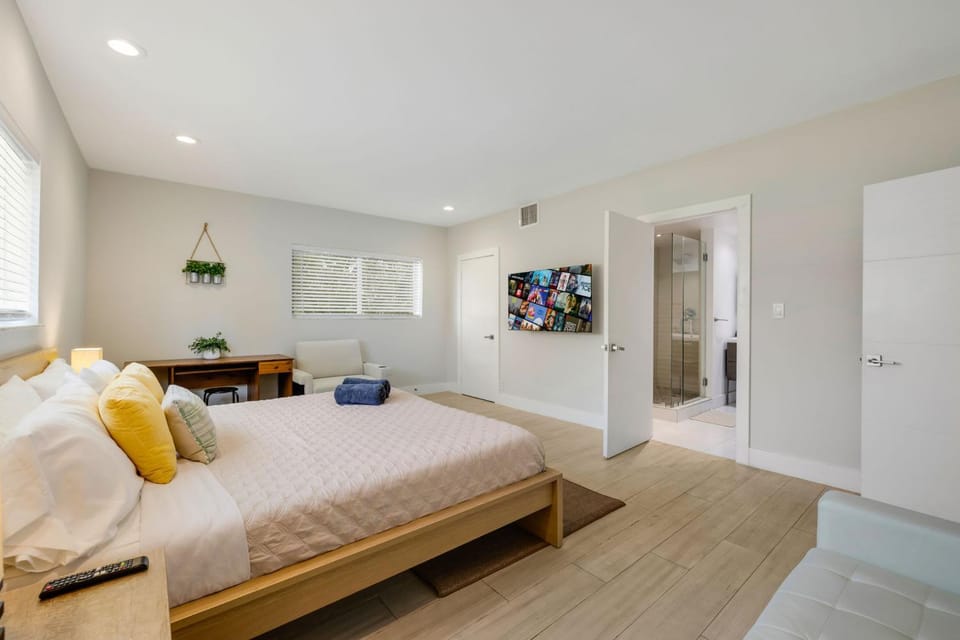 Bed, Bedroom
