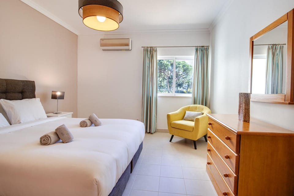 Lovely 2BD Apart 500m Beach AC Wi-Fi Pool Balcony Apartment in Albufeira