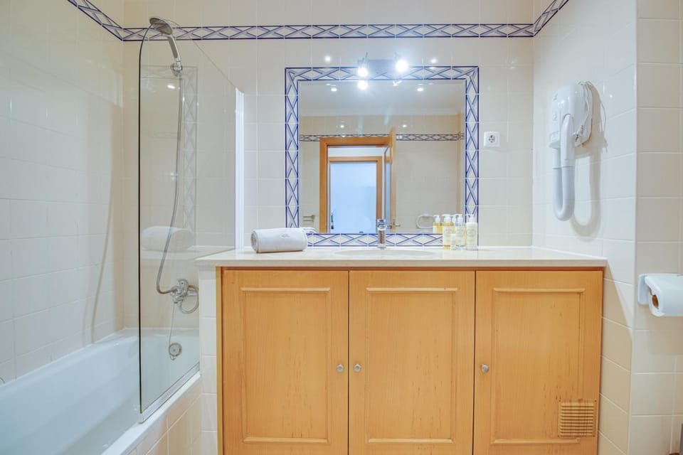 Lovely 2BD Apart 500m Beach AC Wi-Fi Pool Balcony Apartment in Albufeira