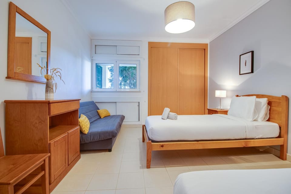 Lovely 2BD Apart 500m Beach AC Wi-Fi Pool Balcony Apartment in Albufeira