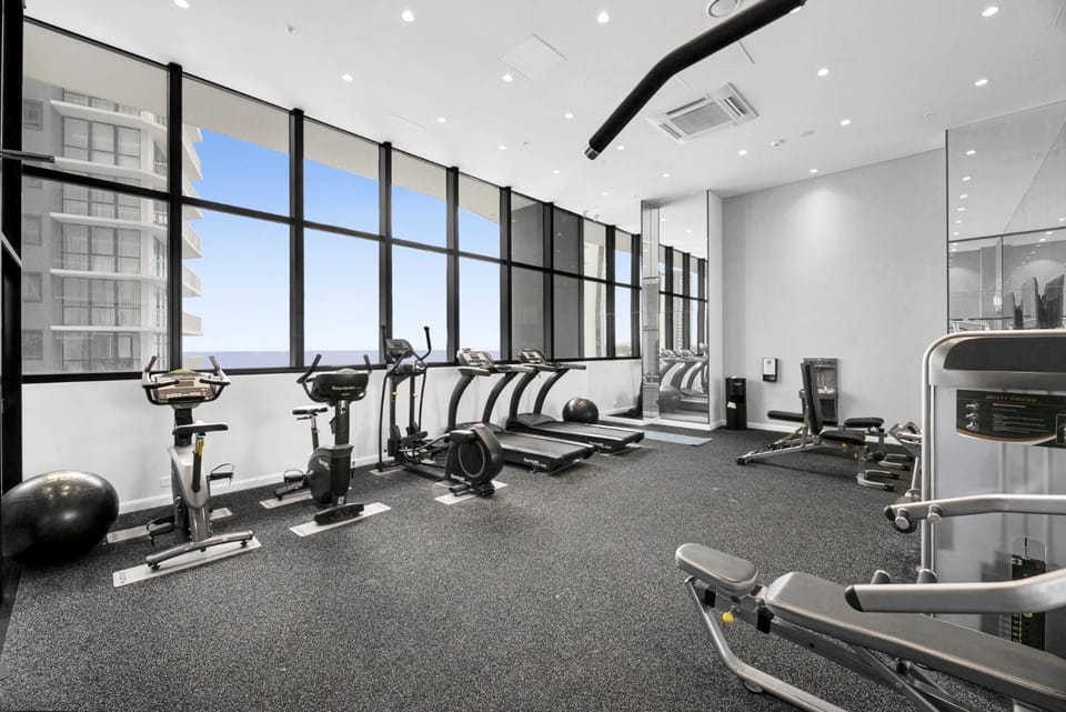 Luxe Oceanfront 1-Bed High Rise with Pool & Gym Apartment in Surfers Paradise