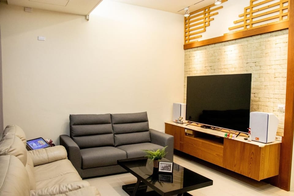 TV and multimedia, Living room, Evening entertainment