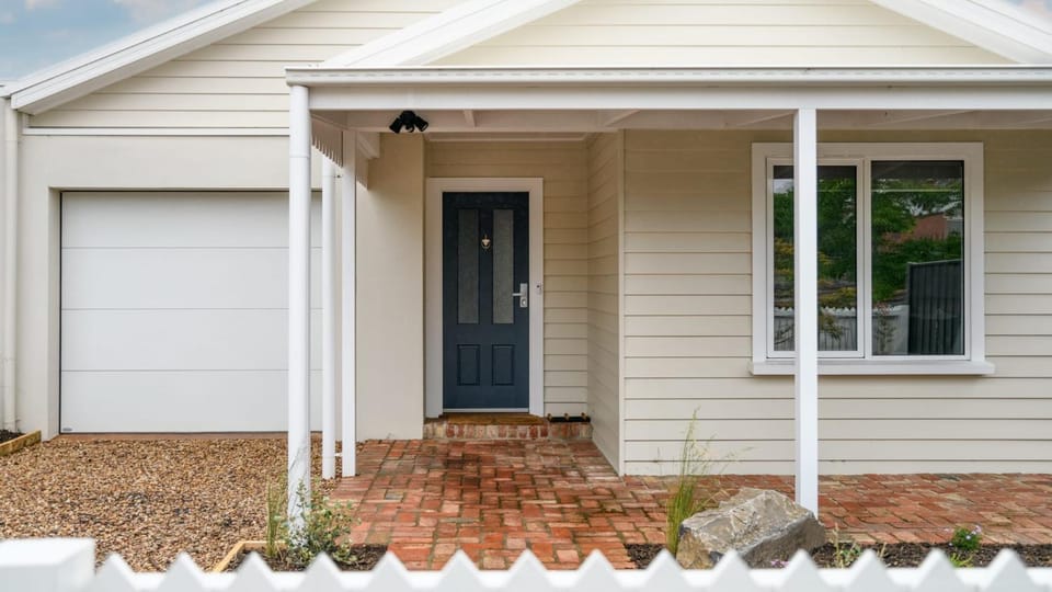 Rock Cottage House in Trentham