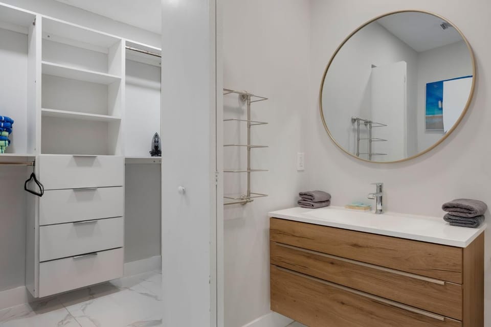 Bathroom, wardrobe