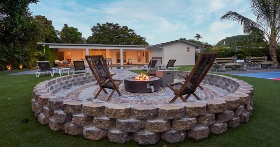 Property building, Spring, Natural landscape, BBQ facilities, Garden, Living room, Seating area, Garden view, Pool view, flat iron
