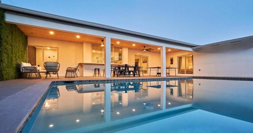 Patio, Dining area, Pool view, Swimming pool, sunbed