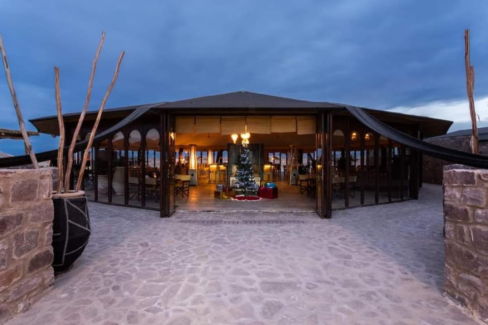 Property building, Restaurant/places to eat, Day