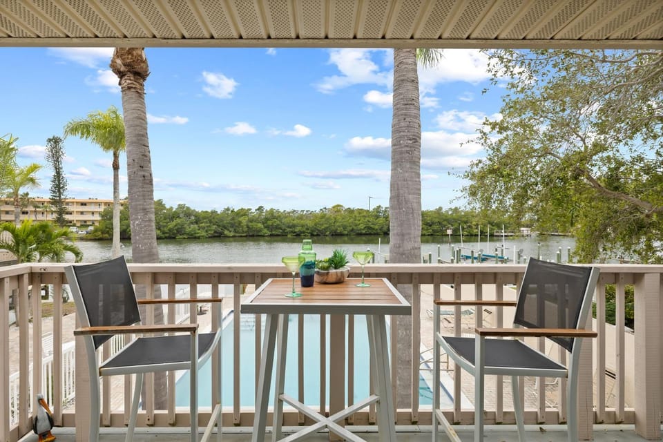 Bayside Escape-Condo w Dock Pool and Near Beach House in Florida