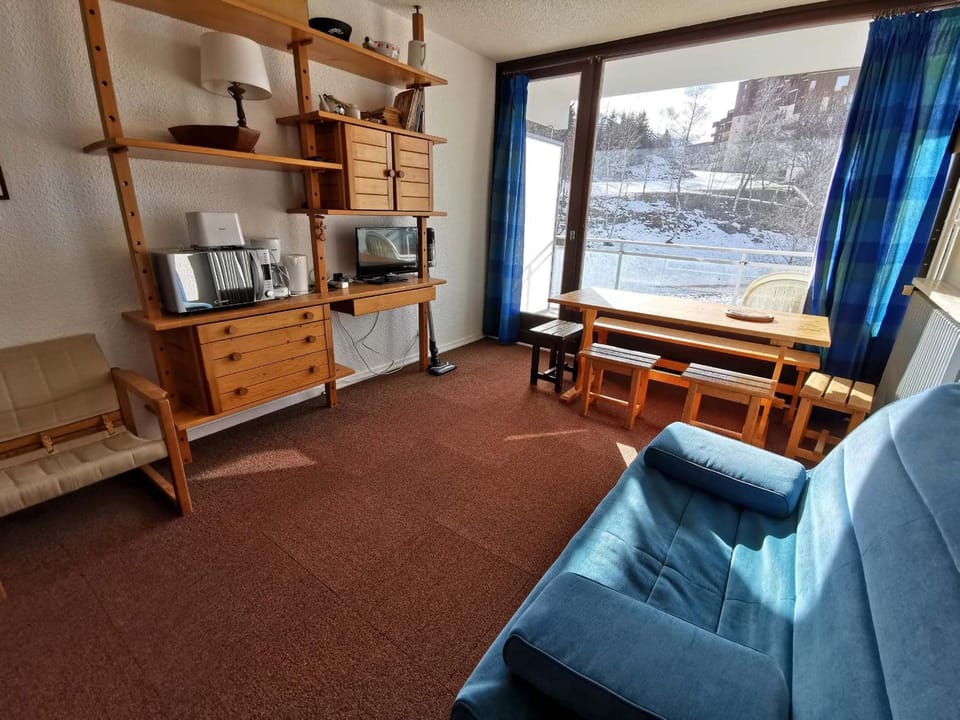 Studio cabine pied de pistes, balcon Sud-Est - FR-1-771-72 Cabin in Auvergne-Rhône-Alpes