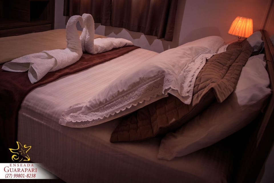 Bed, Photo of the whole room, Decorative detail, Bedroom