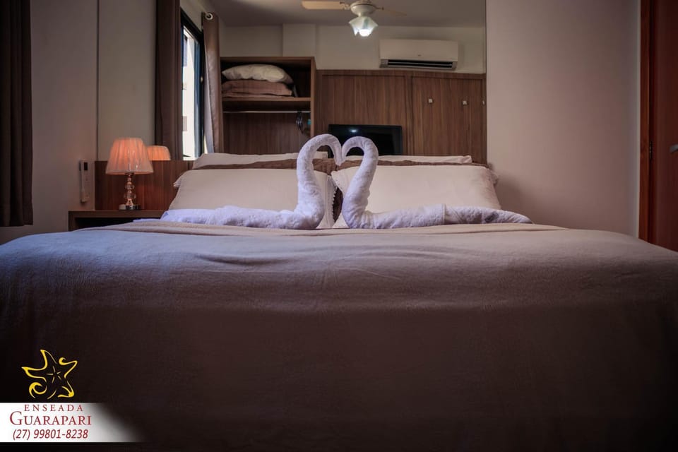 Bed, Other, Photo of the whole room, Decorative detail, Bedroom
