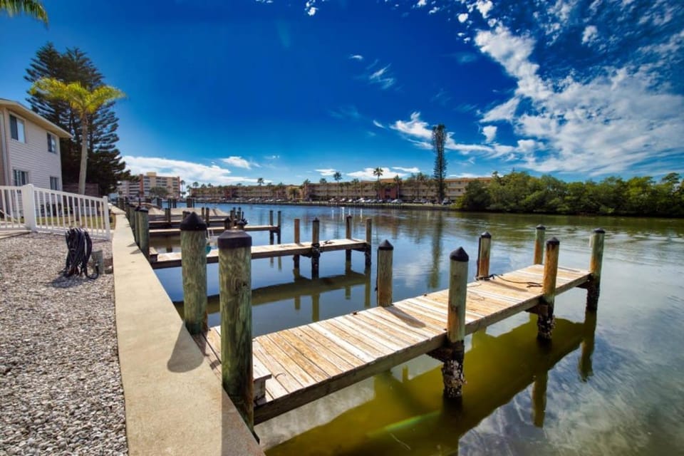 Manatee Key-Waterfront Minutes to Turtle Beach Apartment in Florida