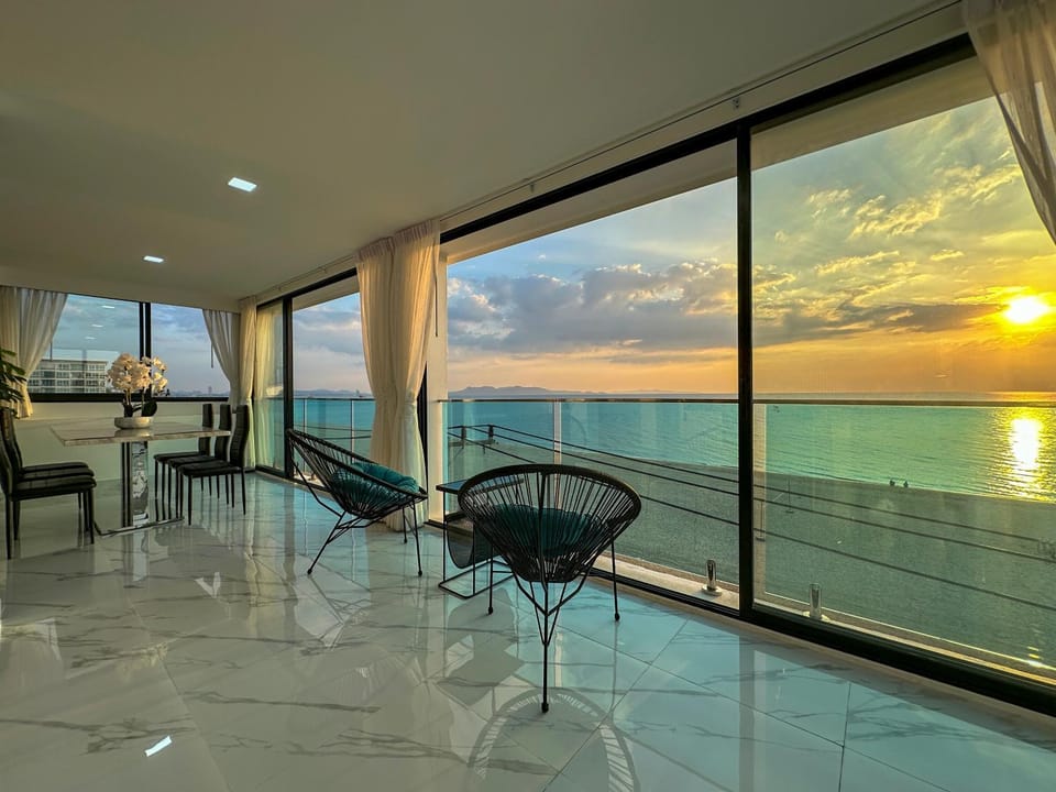 Seating area, Sea view