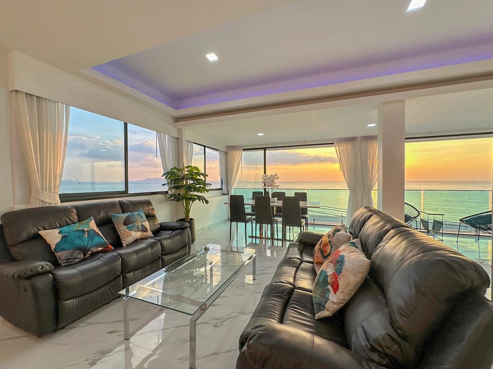 Living room, Sea view