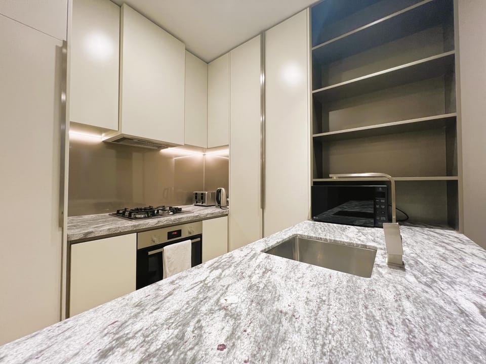 1 BRM 1 Study 1 BATH, Southern Cross Station, Flagstaff Garden Apartment in Melbourne