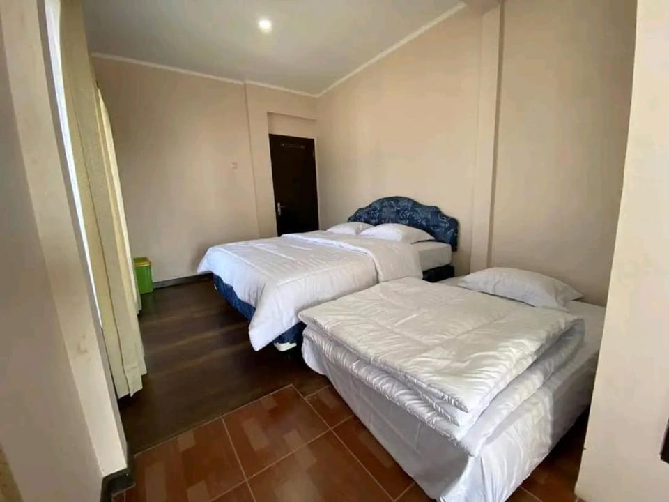 Villa 4 Kamar Tidur Dengan Kolam Renang Pribadi Villa in Cisarua