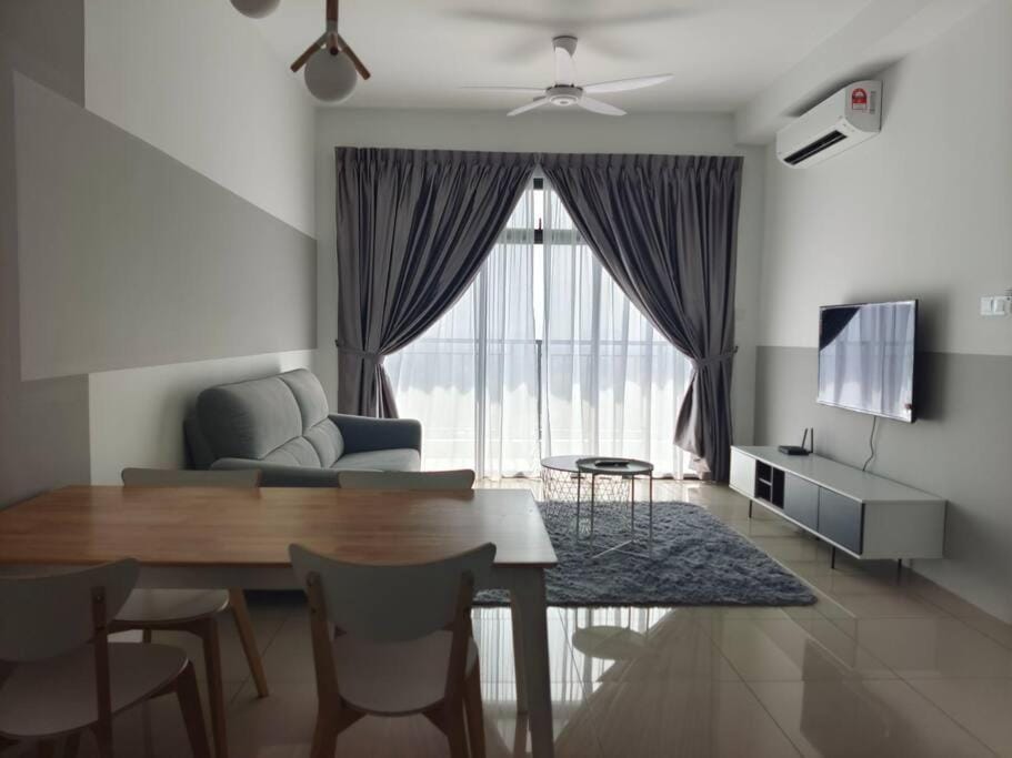 8Scape New Big Pool Netflix By STAY Apartment in Johor Bahru