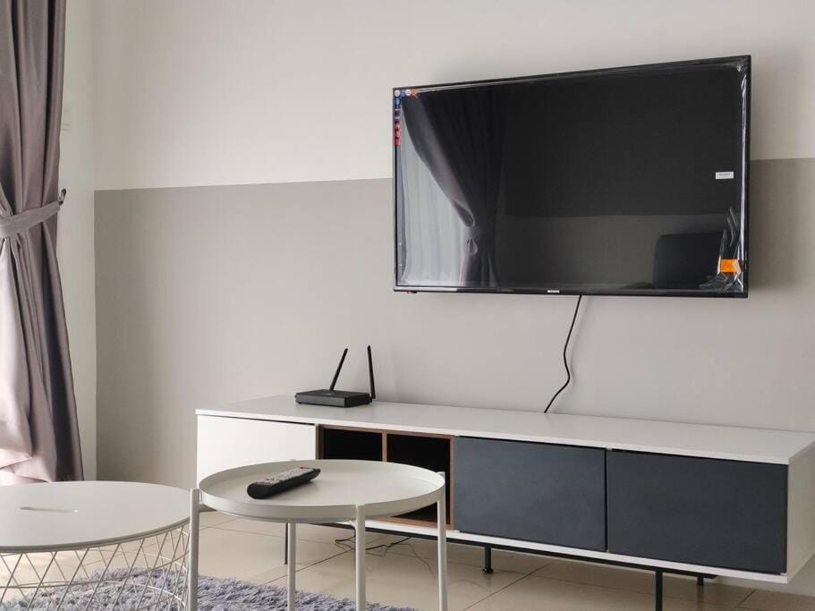 8Scape New Big Pool Netflix By STAY Apartment in Johor Bahru