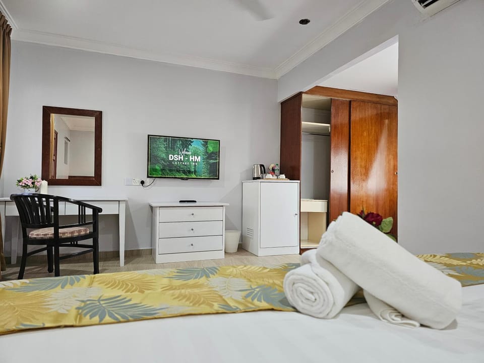 Bed, Photo of the whole room, Bedroom, towels, wardrobe