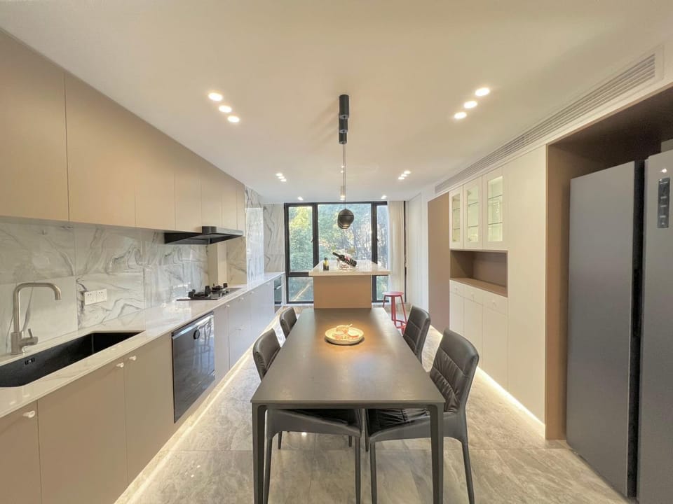 Kitchen or kitchenette, Dining area, dishwasher, oven, pet friendly, stove