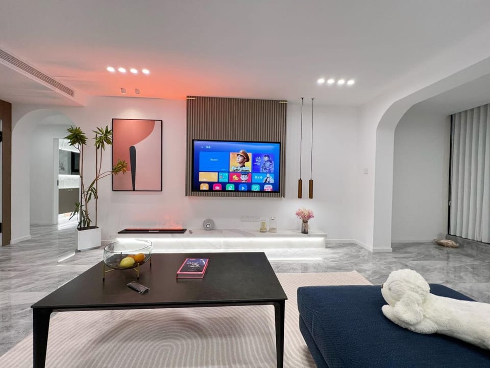 Communal lounge/ TV room, TV and multimedia, Living room, Seating area, Evening entertainment