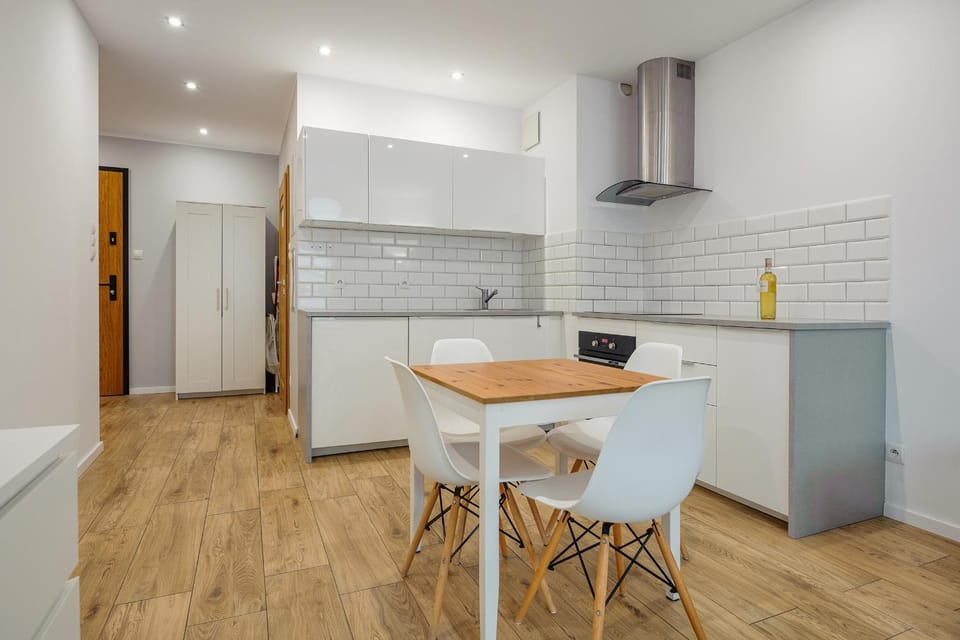 Kitchen or kitchenette, Dining area, stove