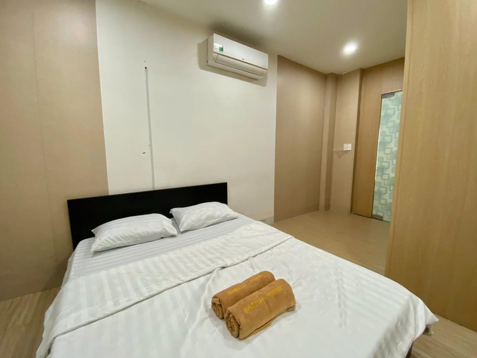 Bedroom, air conditioner