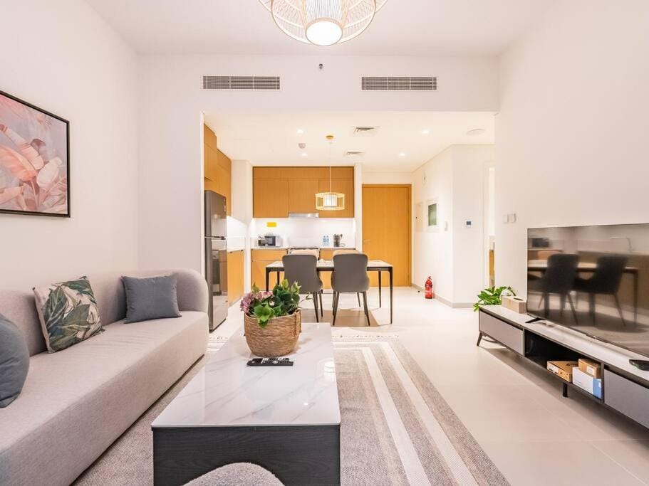 Zen Oasis : 1BR Splendid Creek Side Retreat - Beach Apartment in Dubai