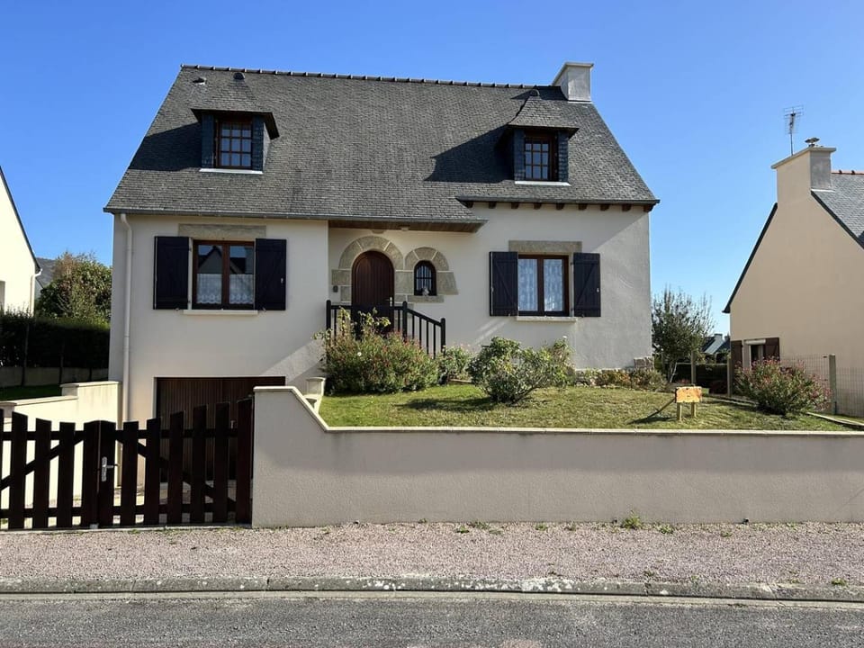 802 - Maison avec jardin à quelques pas du centre bourg d'Erquy Villa in Brittany