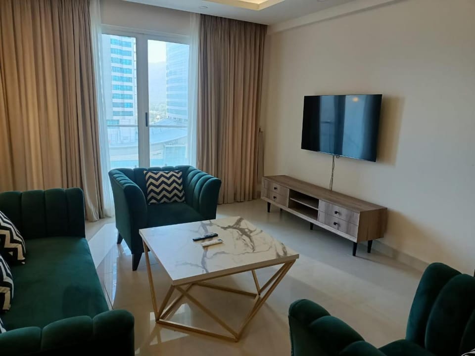 Communal lounge/ TV room, TV and multimedia, Living room, Seating area, Evening entertainment