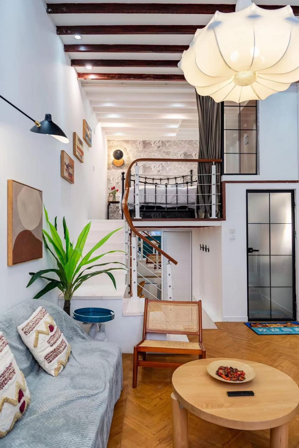 Photo of the whole room, Bedroom