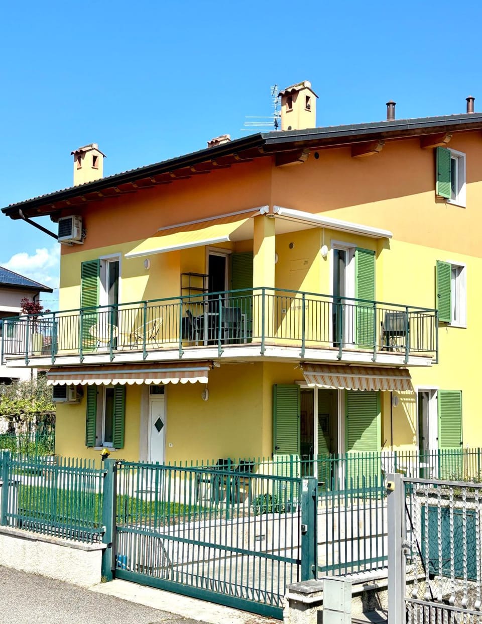 Property building, Balcony/Terrace