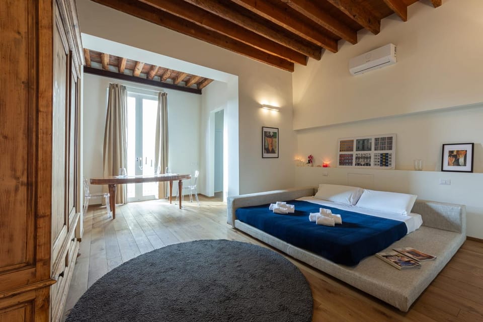 OGNISSANTI Romantic Suite Apartment in Florence