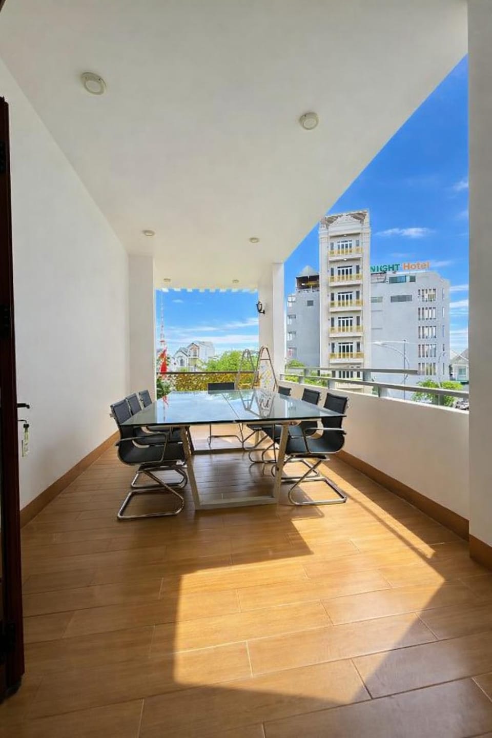 Day, Seating area