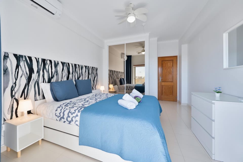 Bed, Bedroom, air conditioner