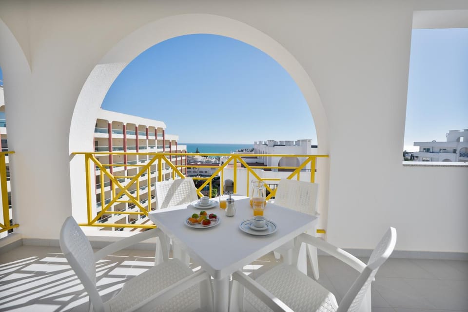 View (from property/room), Balcony/Terrace, Dining area